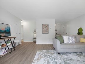 13 Chapel Hill Dr 5, Plymouth MA 02360