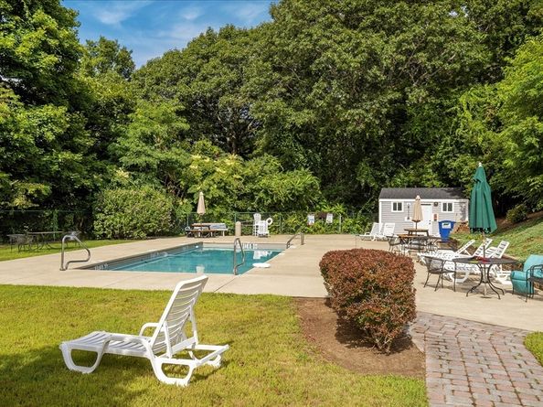 13 Chapel Hill Dr 5, Plymouth MA 02360