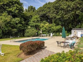 13 Chapel Hill Dr 5, Plymouth MA 02360