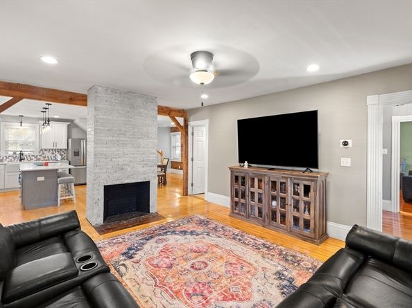 214 Lynn St, Peabody MA 01960