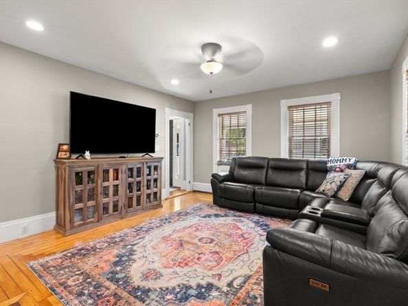 214 Lynn St, Peabody MA 01960