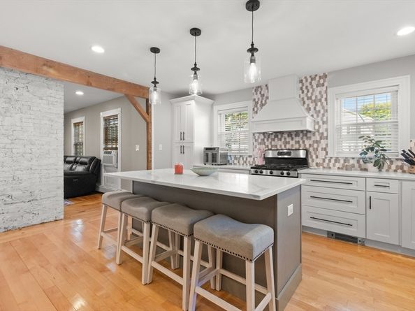 214 Lynn St, Peabody MA 01960