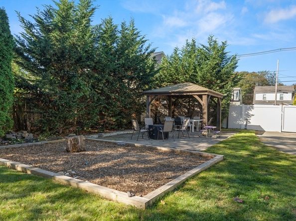 214 Lynn St, Peabody MA 01960