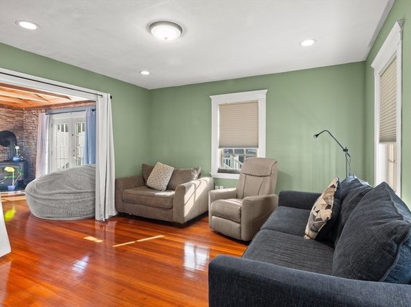 214 Lynn St, Peabody MA 01960