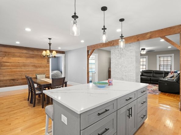 214 Lynn St, Peabody MA 01960