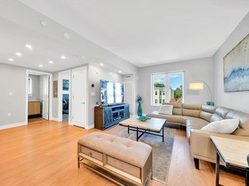 932 Broadway