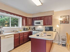 102 Captain Eames Cir 102, Ashland MA 01721