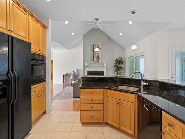 15 Stone Ridge Road 15, Westford MA 01886