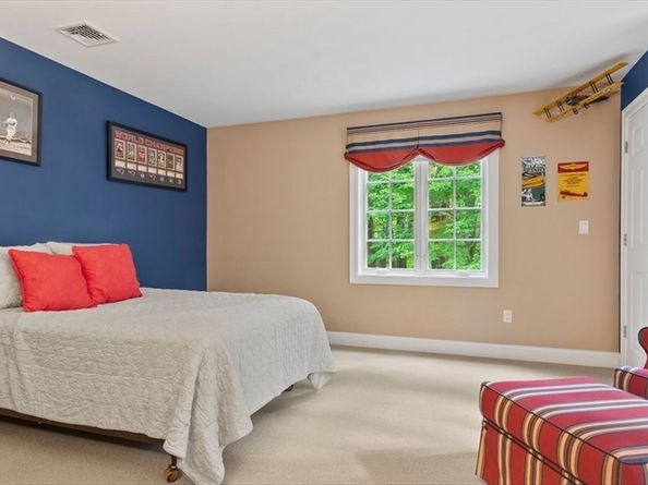 1080 North St, Walpole MA 02081