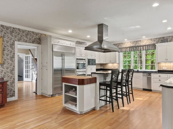 1080 North St, Walpole MA 02081