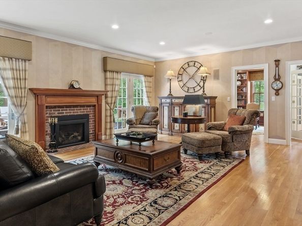 1080 North St, Walpole MA 02081