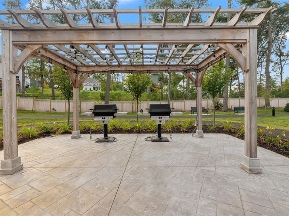2 Winslow Lane 406, Grafton MA 01536