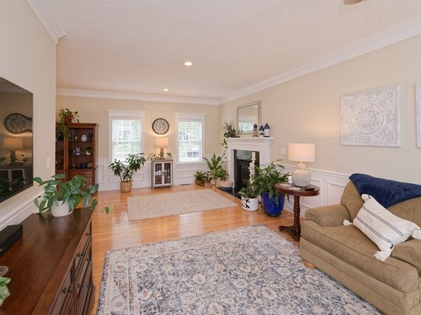 192 Rebecca Rd, Northbridge MA 01588