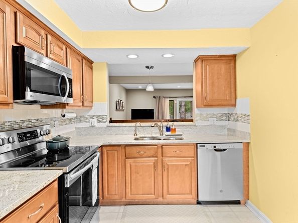 1012 Pleasant St 31, Weymouth MA 02189