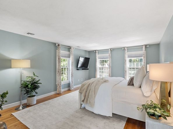 21 Valleyfield St, Lexington MA 02421