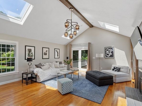 21 Valleyfield St, Lexington MA 02421