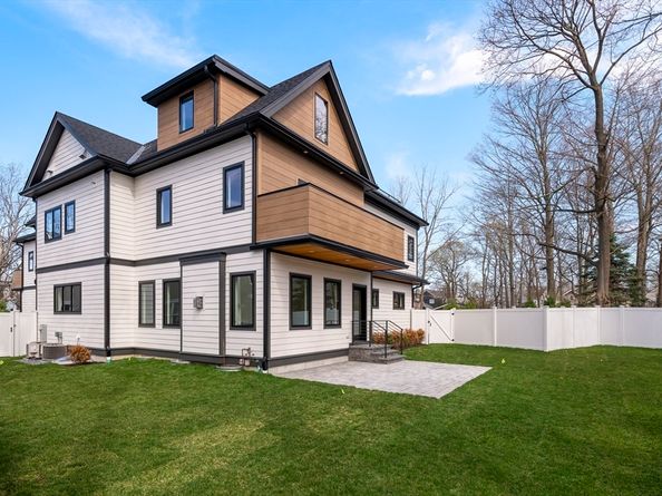 226 Auburn St 226, Newton MA 02466