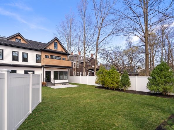 226 Auburn St 226, Newton MA 02466