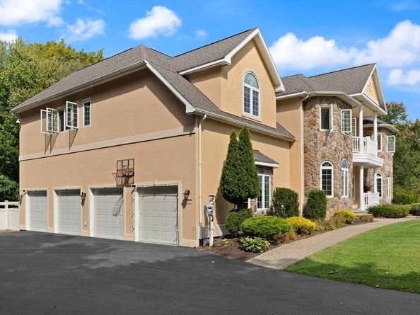 2 Bridle Path, Lynnfield MA 01940