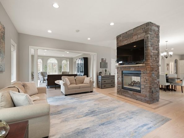 2 Bridle Path, Lynnfield MA 01940