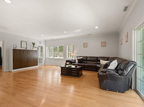 2 Bridle Path, Lynnfield MA 01940