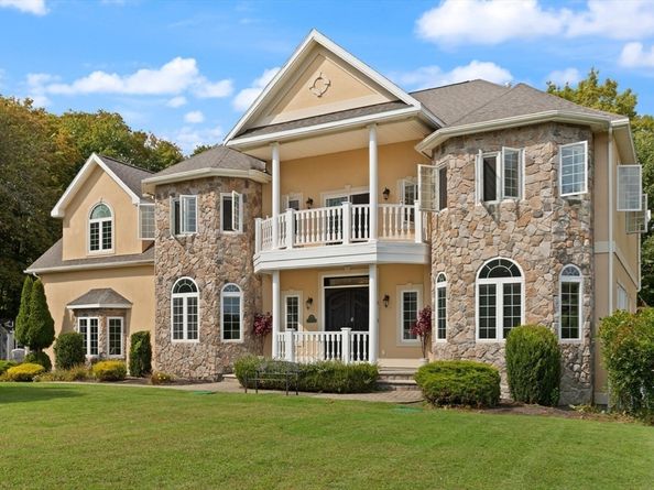 2 Bridle Path, Lynnfield MA 01940