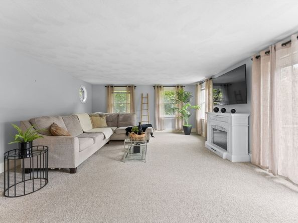 896 Plymouth St, Abington MA 02351