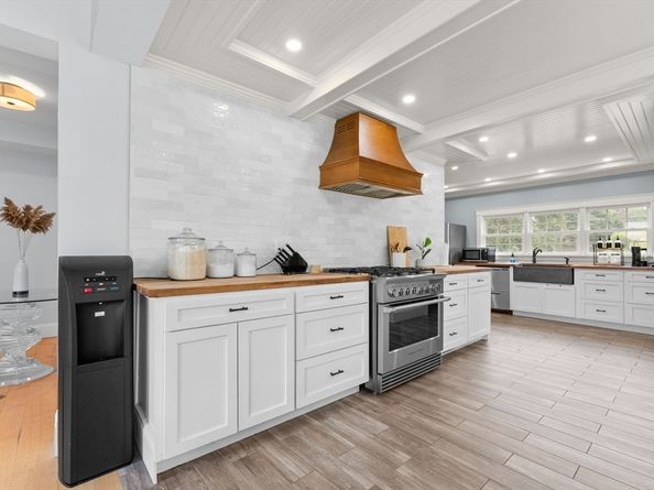 896 Plymouth St, Abington MA 02351