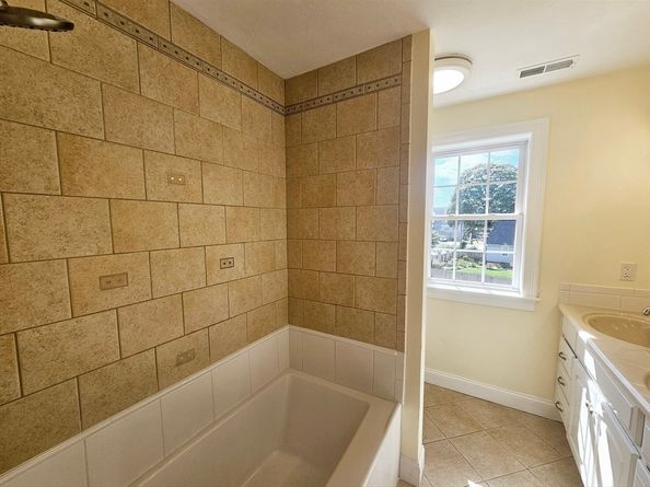 33 Lakeside Dr, Shrewsbury MA 01545