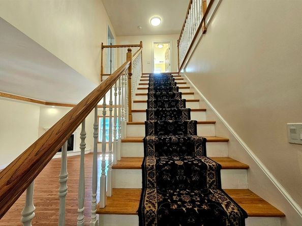 33 Lakeside Dr, Shrewsbury MA 01545