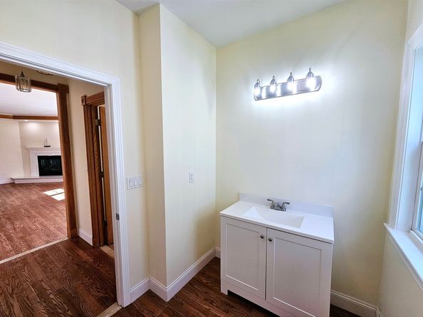 33 Lakeside Dr, Shrewsbury MA 01545