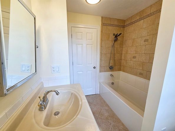 33 Lakeside Dr, Shrewsbury MA 01545