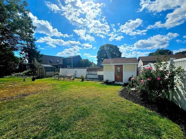 33 Lakeside Dr, Shrewsbury MA 01545