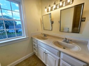 33 Lakeside Dr, Shrewsbury MA 01545