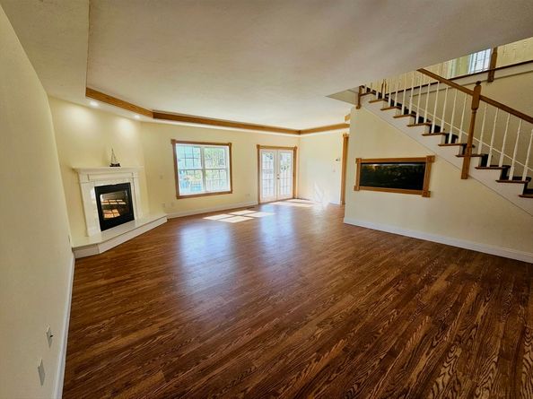 33 Lakeside Dr, Shrewsbury MA 01545