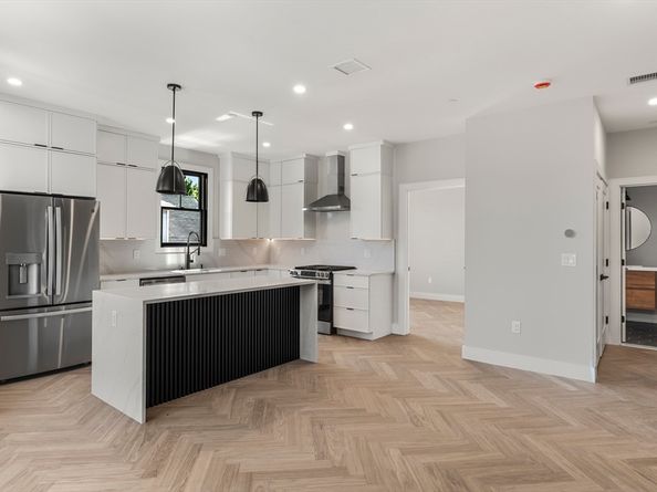 106 Moore 5, Boston MA 02128