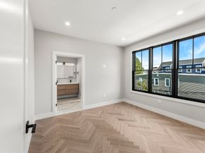 106 Moore 5, Boston MA 02128