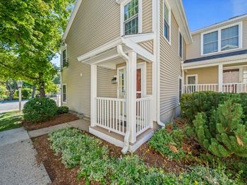 111 Bradford Commons Lane