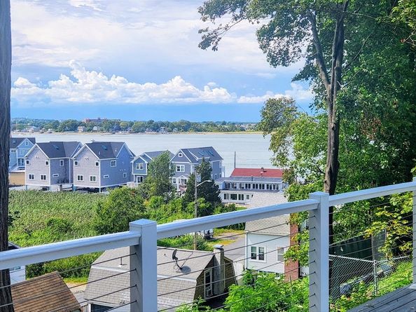 41 Pecksuot Rd, Weymouth MA 02191