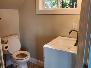 41 Pecksuot Rd, Weymouth MA 02191