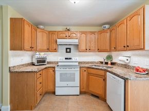 3 Edward St 3, Leicester MA 01524