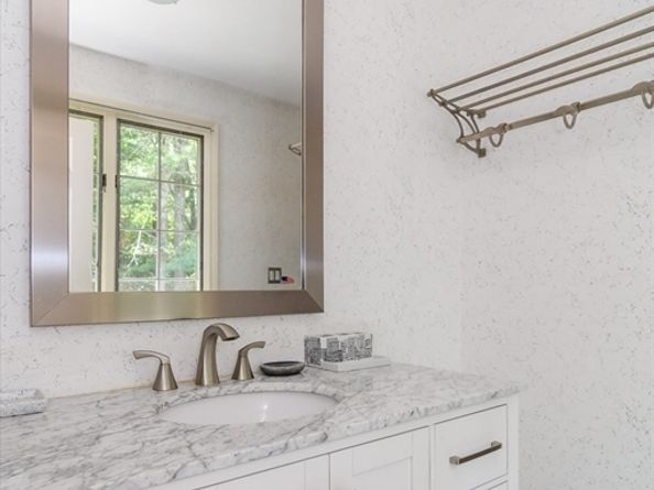 40 Grand Hill Dr, Dover MA 02030
