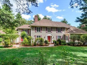 40 Grand Hill Dr