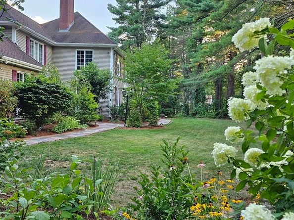 40 Grand Hill Dr, Dover MA 02030