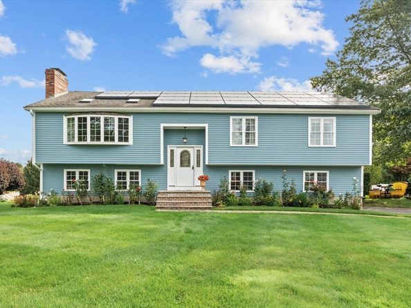 136 Bramblebush Rd, Stoughton MA 02072