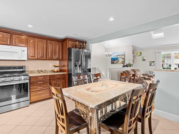 136 Bramblebush Rd, Stoughton MA 02072