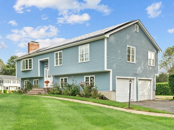 136 Bramblebush Rd, Stoughton MA 02072