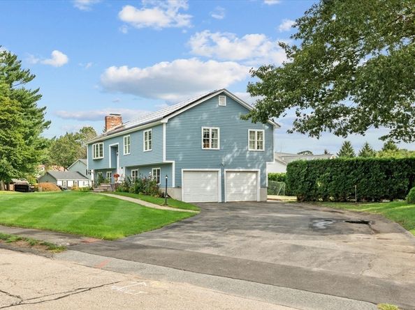 136 Bramblebush Rd, Stoughton MA 02072