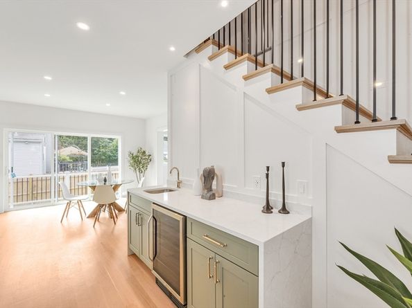 47 Corbett Ave 47, Dedham MA 02026