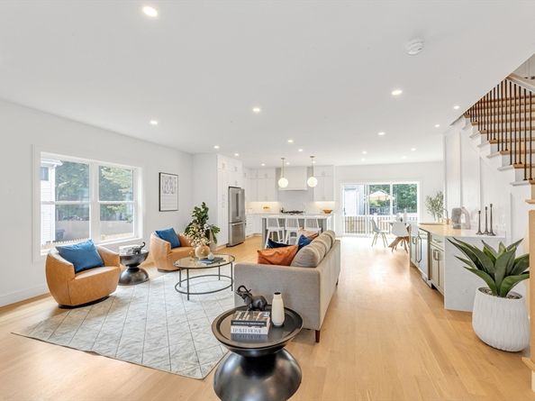47 Corbett Ave 47, Dedham MA 02026